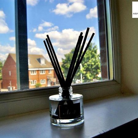 2 Bedroom Apartment At Dagenham , Adonai Serviced Accommodation, Free Wifi And Parking エクステリア 写真