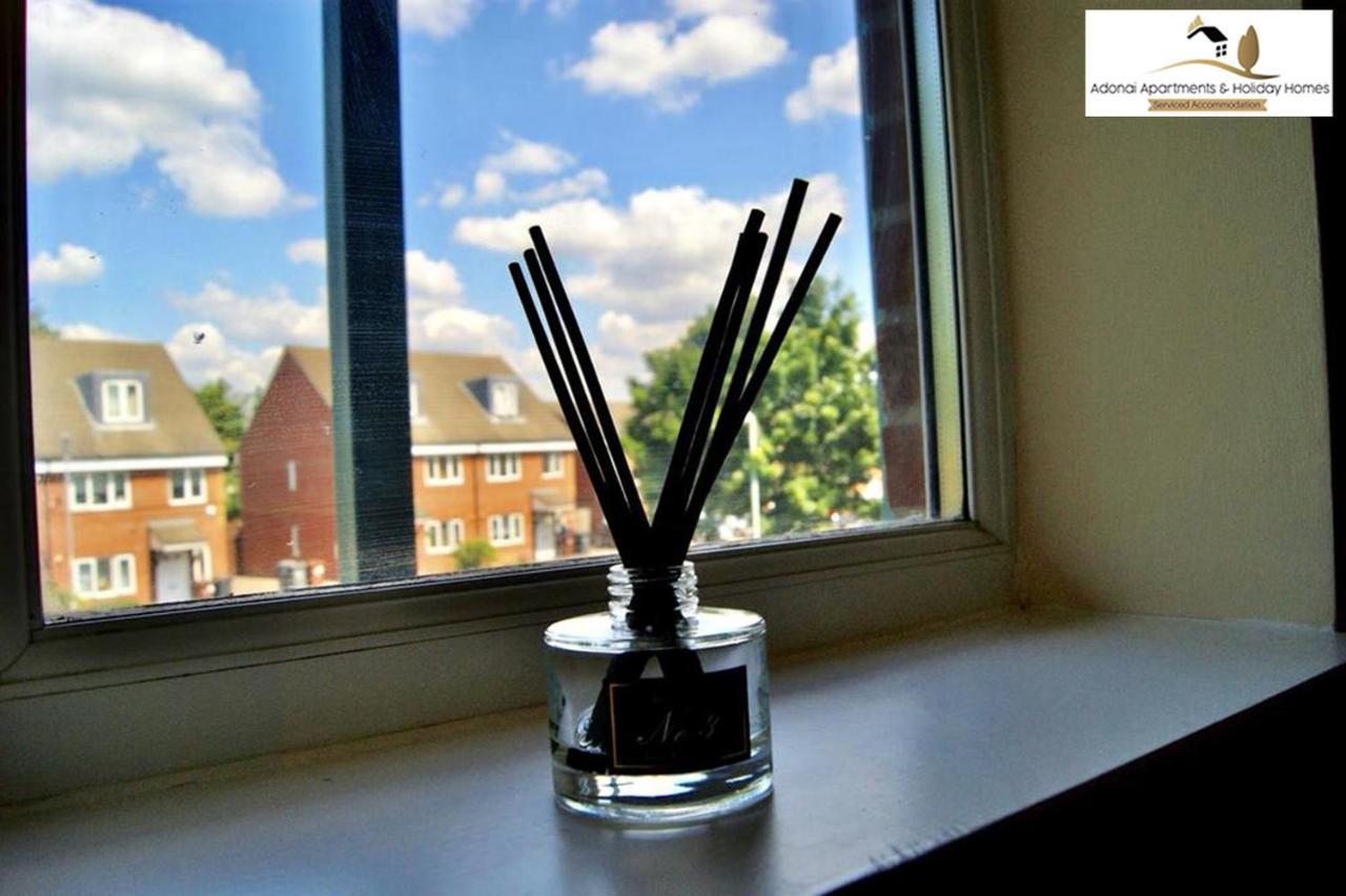 2 Bedroom Apartment At Dagenham , Adonai Serviced Accommodation, Free Wifi And Parking エクステリア 写真