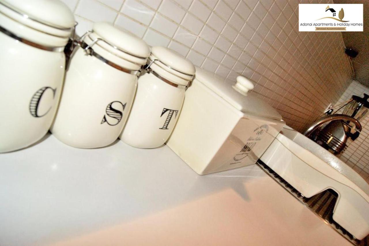 2 Bedroom Apartment At Dagenham , Adonai Serviced Accommodation, Free Wifi And Parking エクステリア 写真